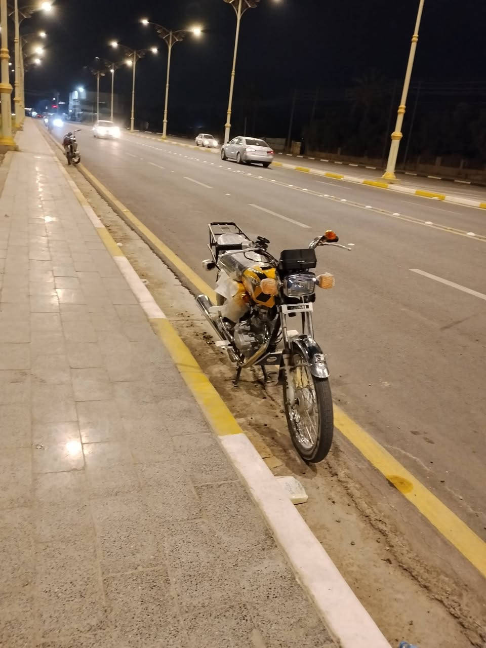 سلام عليكم دراجة نامة شبه الشلامجة موديل ٢٥ مكينة مامفتوحة دراجة جاهزة 
من كلشي هورن سيدان لايت عالي وناصي شلعة معدل مكاني كربلاء أمام عون رقم *********** سعر خاص
