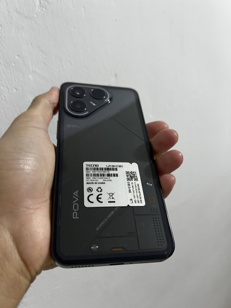 للبيع TECNO AI
POVA 7 ULTRA 5G
كلش نظيف مثل ما موضح بالصور أي طخه أو أي شخط مابي و ما مبدل بي شي RAM 12+12 الذاكرة 256 البطارية 6000
كلش قوي بالگيمنگ ببجي و غيرها و ينطيك فريمات حقيقيه و ما يحمه باقي المواصفات بالصور 
سعر 425 ألف و بي مجال
***********

