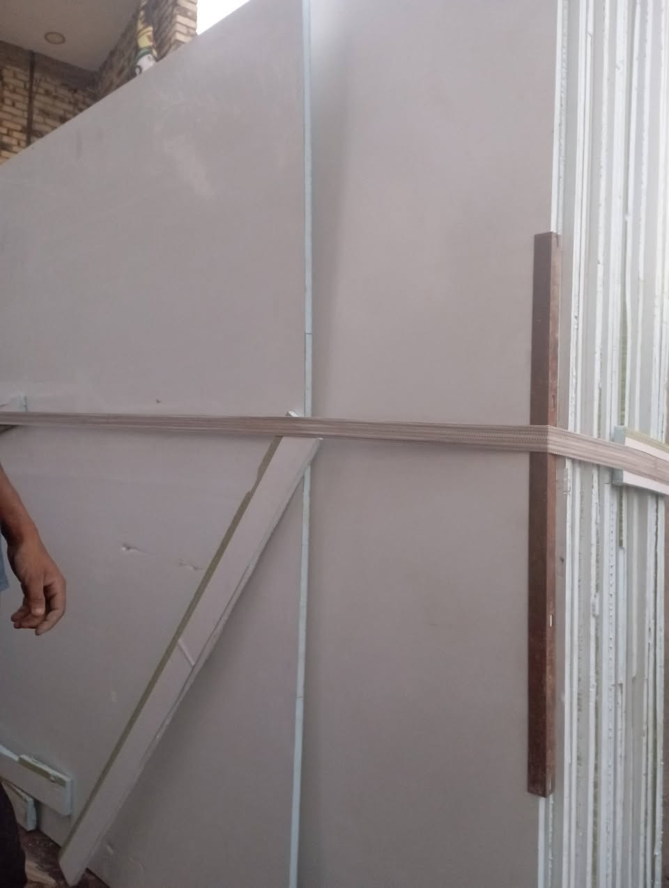 السلام عليكم عندي قواطع حشوات بي في سي 
استخدام تغليف جنت مخليهن للموكب مده 10 ايام وفتحتهن 
طول 3 *2
طول 2*2
طول 2*1
مستخدم البراغي بالحافه بس 8 قطه عندي بيهن براغي بالنص 
نضيفات جدا 
ماخذ القطعه ب44 الف 
عنواني الحله ويوجد توصيل 
اليفيدنه هذا رقمي ***********
