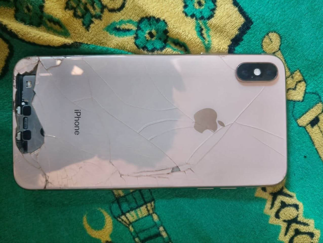 ايفون X s max  للبيع الجهاز مبدل فقط شاشة والضهر مثل ما تشوف بالصورة بطارية 78 وذاكرة 256 كلشي شغال بيه شرط الفحص . السعر 110 وبي مجال . مكاني بغداد مدينة الصدر . رقمي ***********

نص مكتوب في الصور:
- 10:39 رجوع حول الاسم iPhone إصدار iOS 18.7.10 اسم الطراز iPhone Xs Max رقم الطراز NT6L2LL/A الرقم التسلسلي GR5DD06DKPHJ القطع وسجل تاريخ الخدمة الأغاني 0 الفيديوهايت 55 الصور 96 التطبيقات 34 السعة 256 غ.ب 105.76 غ.ب متوفرة عنوان Wi-Fi 92:13:9A:CB:60:14 عنوان Bluetooth 88:F9:84:CB:60:14
- 74
- السبت، 3 أكتوبر
- 10:38
- حَسْبِيَ اللَّهُ لَا إِلَهَ إِلَّا هُوَ عَلَيْهِ تَوَكَّلْتُ وَهُوَ رَبُّ الْعَرْشِ الْعَظِيمِ