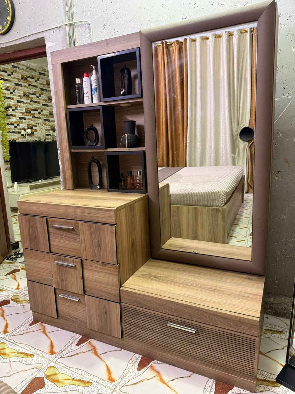 غرفه تركيه 8 قطع سرير مخزن جك نظيفه جدااا مابيها اي ضرر. مكان بغداد اي استفسار اتصال عل الرقم ‏‪***********
