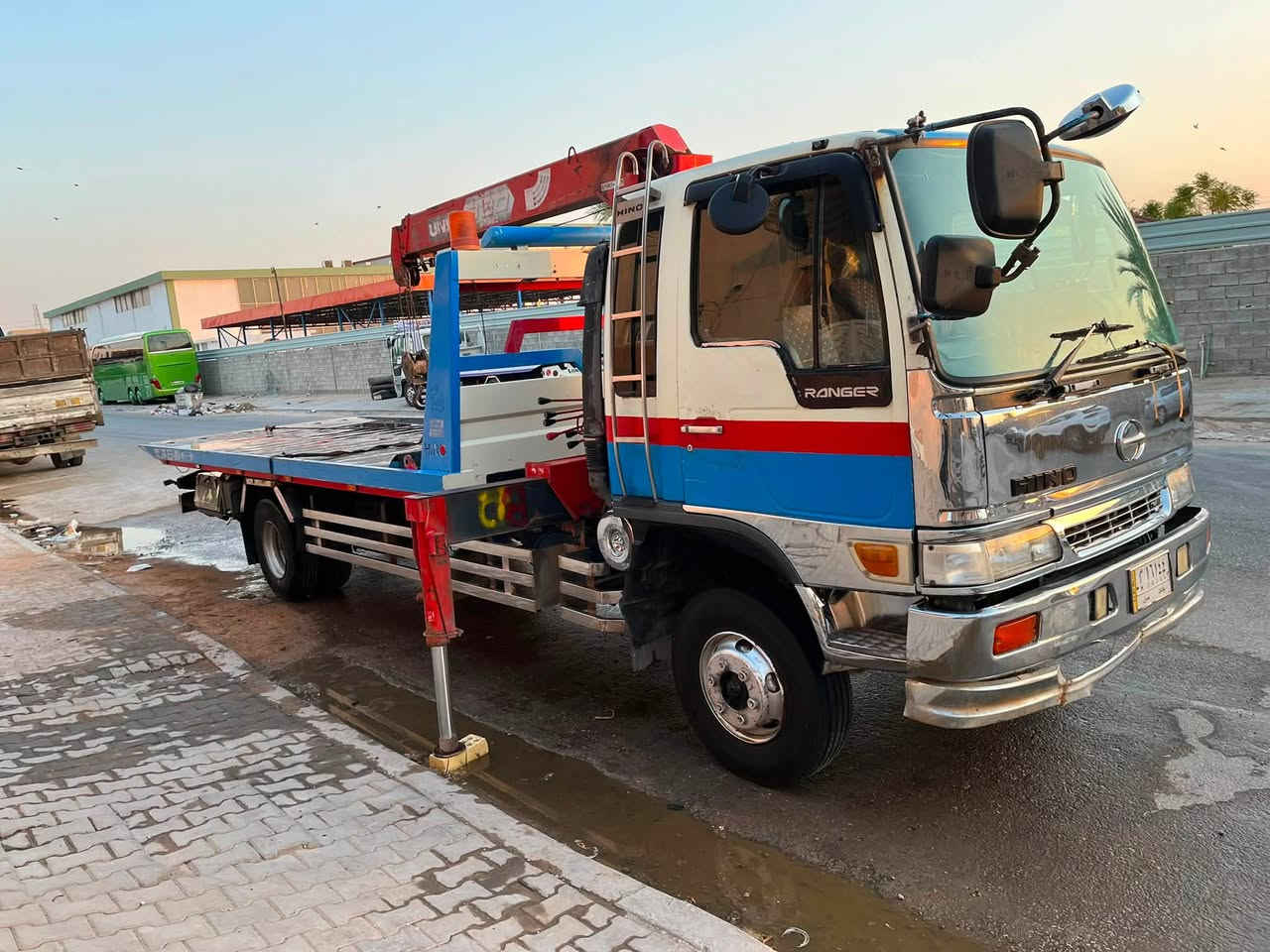 سلام عليكم هينو كرين مكينه 70عادي
كرين يونك سلاتين وسطحه درجه أولى مال جناي السياره كبل لشغل مابيه نقص خير من الله 

مكاني نجف (السعر255) وبي مجال 

***********
