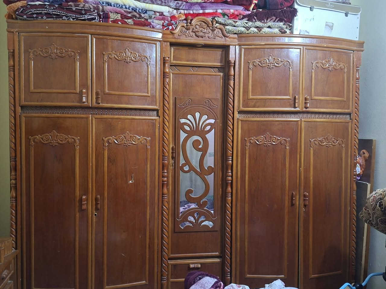 سلام عليكم غرف خشاب للبيع كنتور ومرايه وزاويه وجربايه مكان السدير اتصال على الرقم ***********
