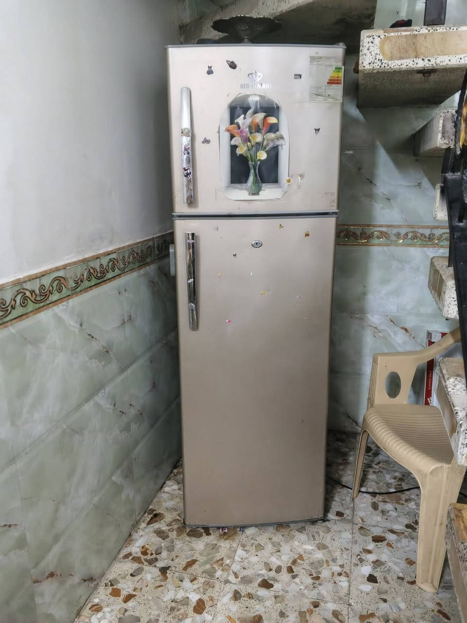 طباخ ٤ عيون • ثلاجه وسط • كاونتر ٣ قطع