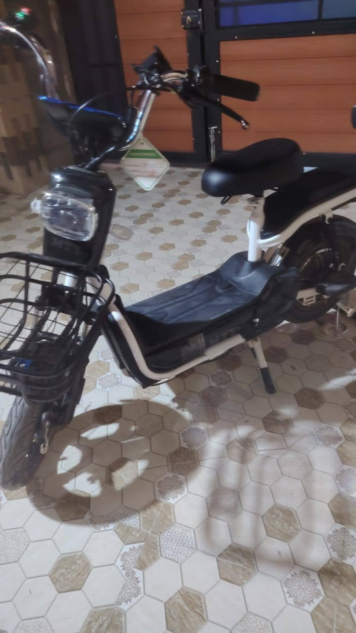 موطور شحن للبيع
جديد صار ثلاث ايام من اشتريته 

السعر 350
مكانه الرمادي 
واتساب:  ***********
