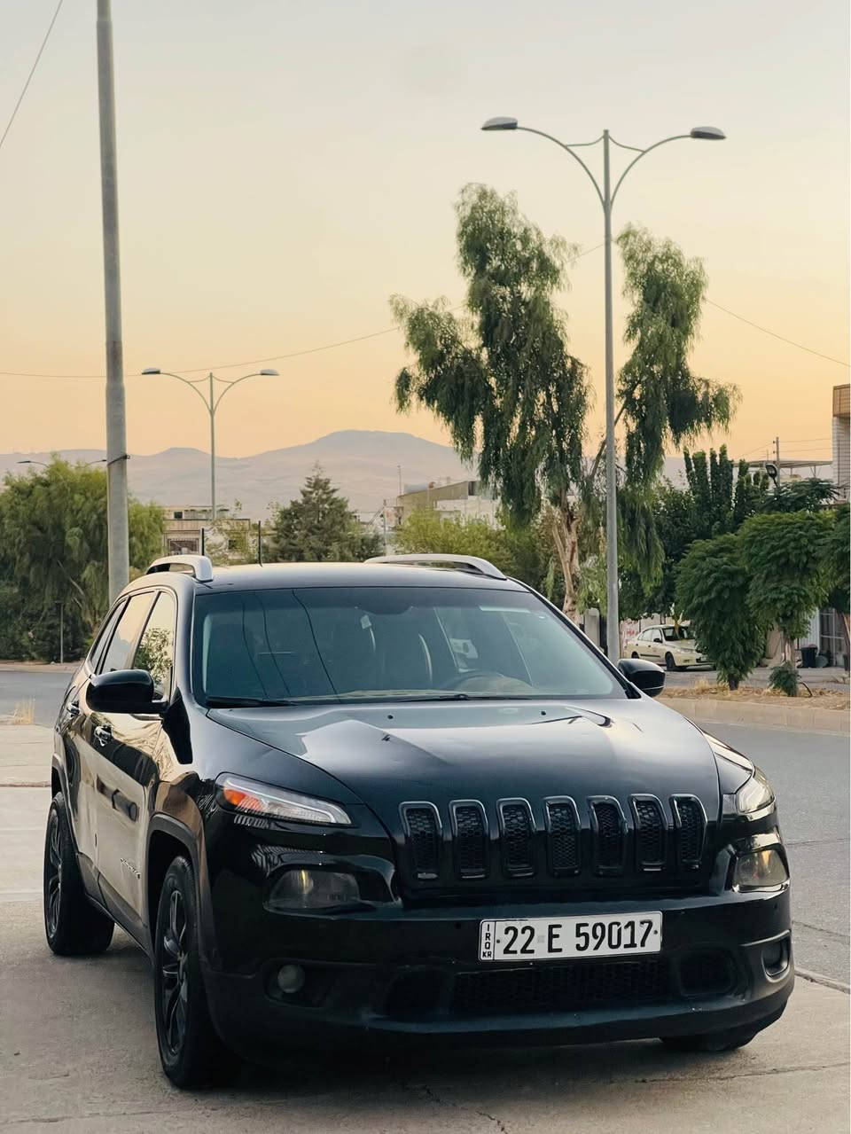 سعر 88$شوين سليمانى 
جيب چيروكى 2019 
پينج پارچه بؤ ياغ گيرومه كينه به شه رت 
سه نه وى تازه يه تحويل و غرامه به شه رت 
Watsap ***********
Vaibar *********** السليمانية, العراق
