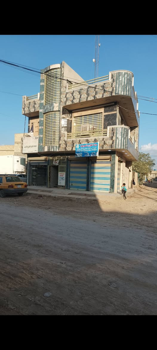 سلام عليكم
للبيع بنايه 100متره 

في بلديات الضباط 

زراعي سند 25 
تحتوي 3 شقق مع 3 محلات 

واردها الحالي 900 

سعرها 175 وبيها مجال 

***********
