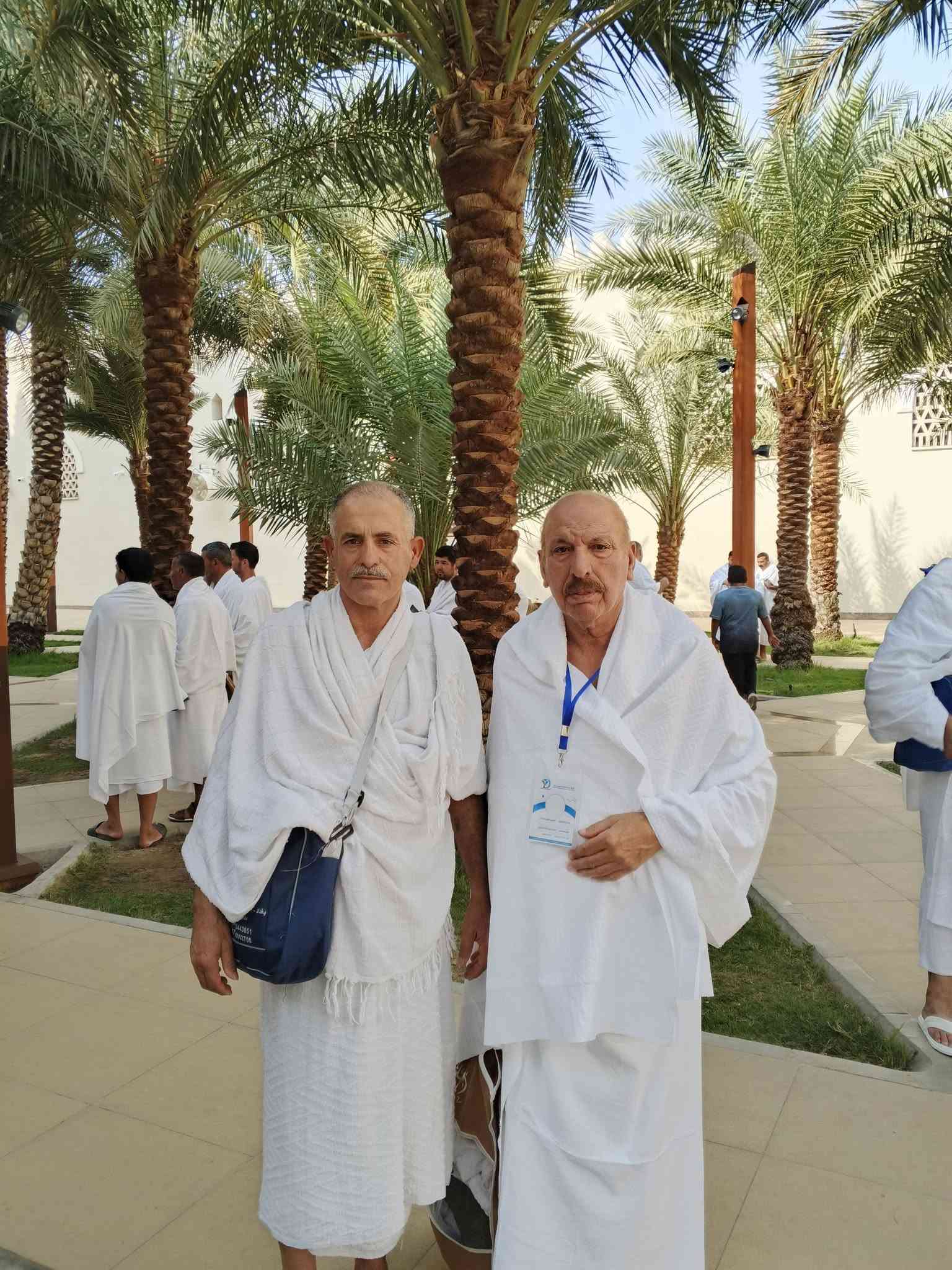 بفضل الله  تعالى وكرمه لنا 
إحرام معتمرينا من ميقات مسجد الشجره أبيار علي ميقات أهل المدينه ومن مر بها 
متوجهين إلى مكه المكرمه لأداء مناسك العمره المفرده لشهر ربيع الاخر 
نسأل الله تعالى التوفيق والتيسير والقبول لهم 
............ـــــــــــ_ـــــــــــــــــــــــــ
خادم ضيوف الرحمن 
..... سليم الشجيري...
***********
***********
