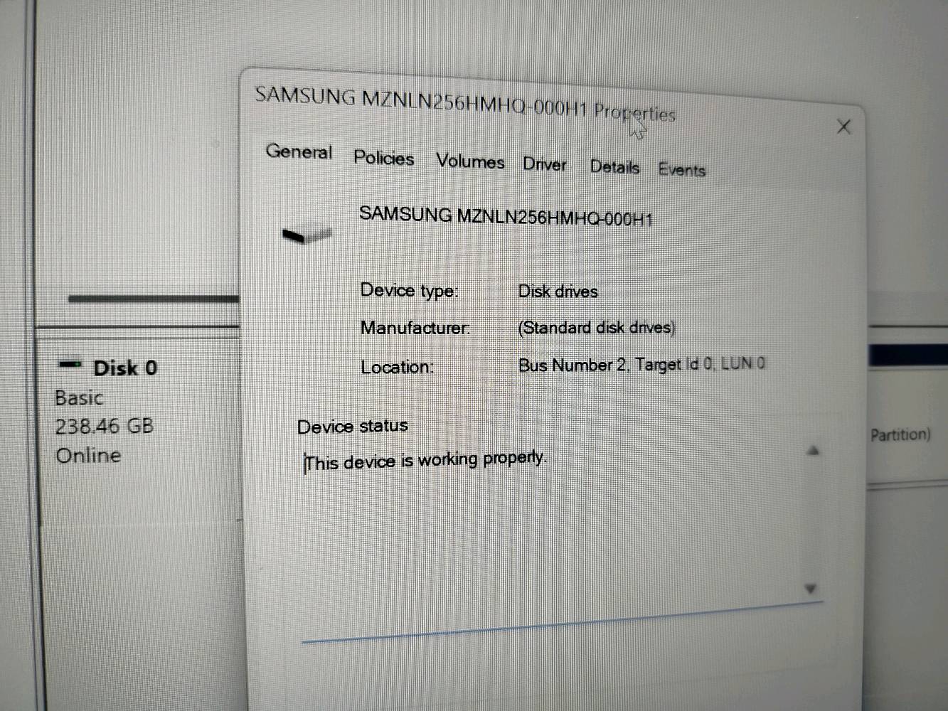 لابتوب dell i5-10 جيل العاشر
شنو الموديل الدقيق للابتوب من Dell؟ مثلاً Latitude/Inspiron شنو بالضبط؟: 
Latitude 5310
الشاشة شكد قياسها ودقتها؟ وهل هي تاتش فعلاً مثل ما مبين، وبيها أي خدش/بقعة/خطوط؟: 
14
وين موقعك داخل العراق حتى نضيفه بالوصف، وهل أكو توصيل لو استلام يد بيد؟: 
بغداد - الدورة (استلام يد بيد)
شنو الملحقات المرفقة ويا الجهاز: الشاحن الأصلي فقط لو ويا كارتونة/ماوس/حقيبة؟ وهل السعر نهائي لو قابل للتفاوض؟: 
شاحنه اصلية + جنطه + ماوس (بيها مجال بسيط)