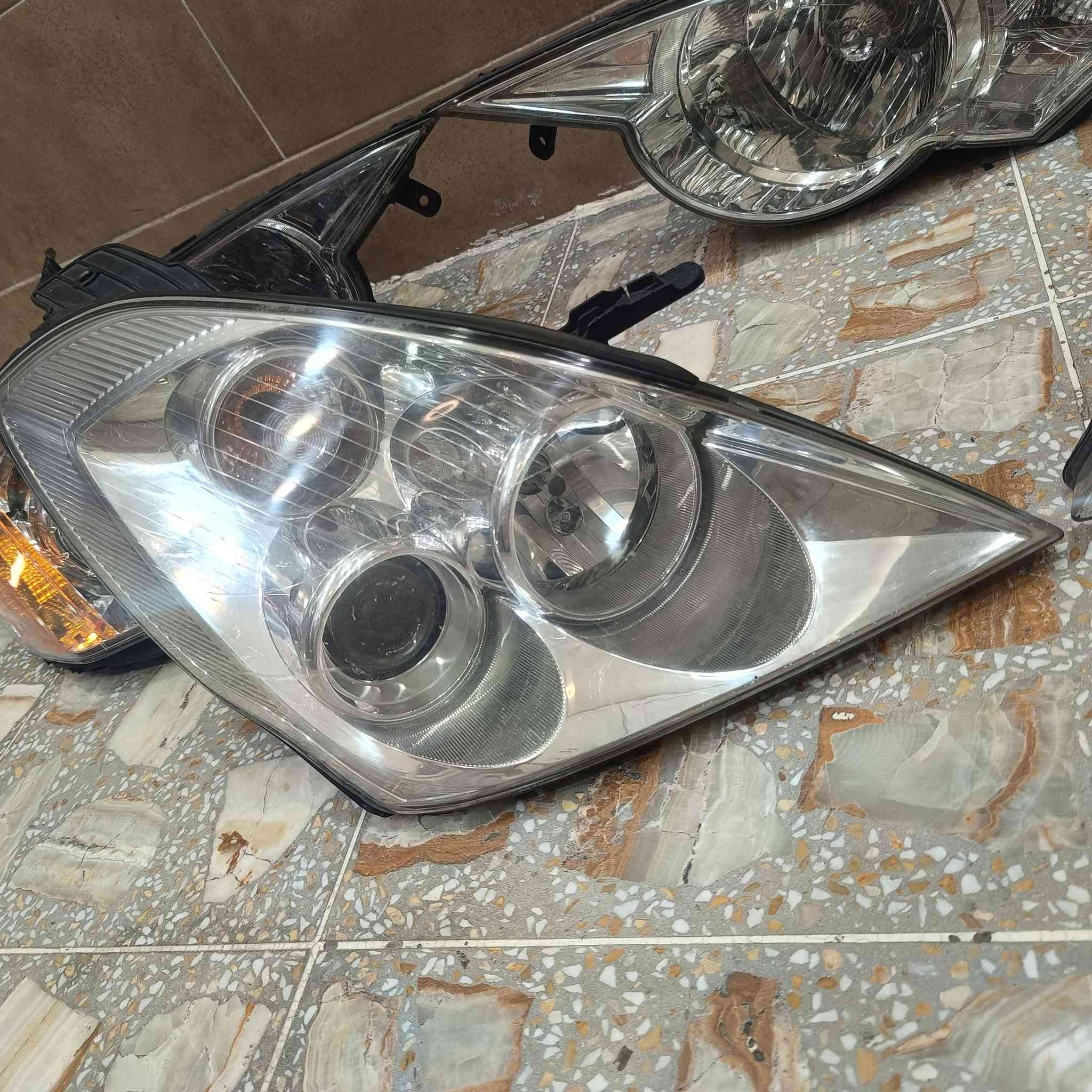 السلام عليكم زوج لايت للبيع مال تفصيخ زيرو السعر 80 الف زوج بغداد الرصافه اكو توصيل للمحافظات الاتصال ***********

