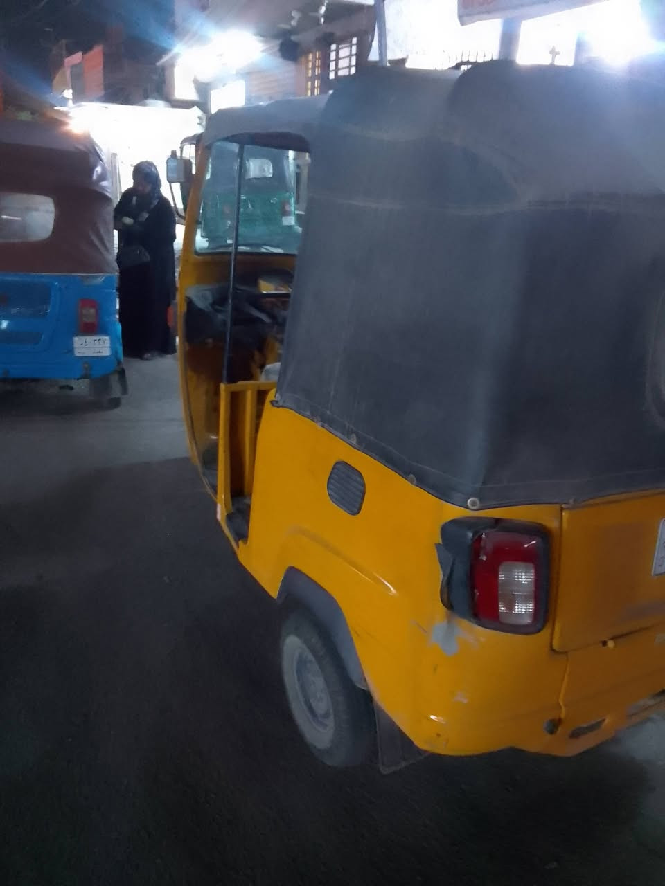 تكتك بياجو موديل 19 شهر 12
كفاله بيها بس ضربه خفيفة مكان بغداد محمودية تحويل ثاني يوم 
رقم ***********
