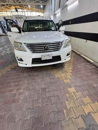لكزز بريم • V8 ٥٧٠٠ • ٢٠١١