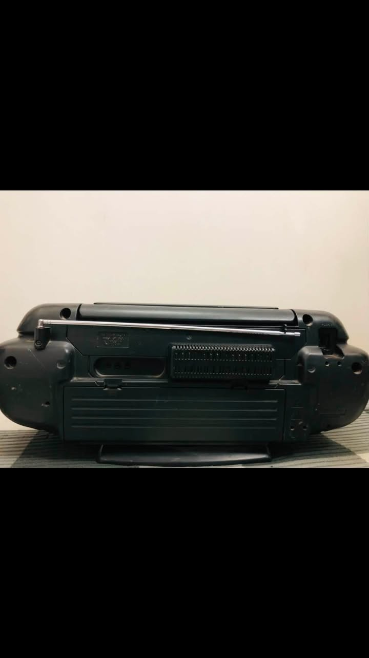 السلام عليكم
جهاز من شركة (SONY) 
سيستم.  ZS. 66
جهاز متكامل 
راديو وسيدي وكاسيتين 
راديو باحث وخاصية حفظ الاذاعات
الكاسيت تشغيل وتسجيل  سريع وبطيء 
نظام الصوت   دولبي. NR
نسبة النظافة. ٩٨٪؜
جهاز ع وضع الشركة وبلادي خالي من كُل عيب او نقص 
سعر الجهاز. 150. الف 
شامل اجور التوصيل 
***********
