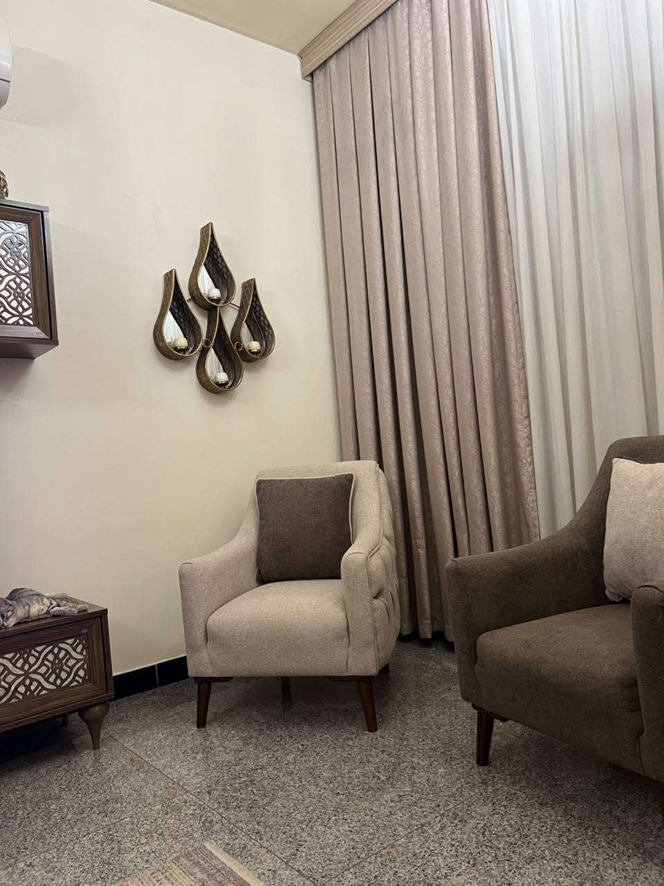 ميز طعام • الكرادة • نص قيمه