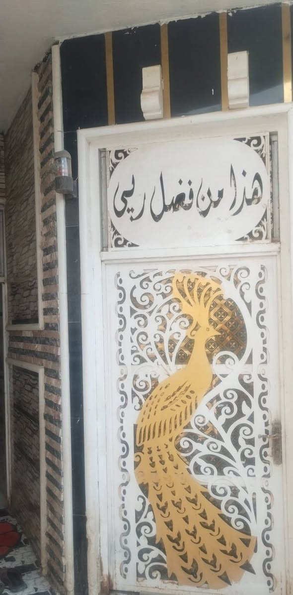 السلام عليكم بيت للبيع 110 متر بناء حديث صب كونكريت غرفه صاله مطبخ استقبال حمام داخلي طابق واحد البيت حر ما مطلوب 
واذا اكو مراوس اراوس بيت او هيكل مطلوب عادي
العنوان حي العسكري الرابع قرب جامع زين العابدين 
***********
