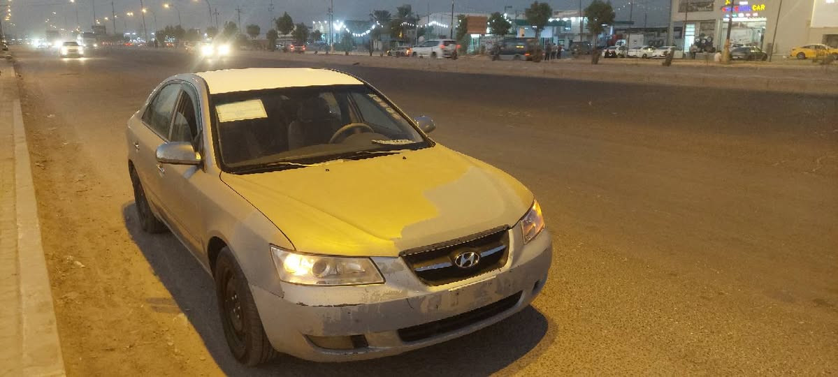 سوناتا موديل ٨ امريكي مكينة ٢٤٠٠ تحتاج صبغ حزام سيارة جاهزة حلوة  من تبريد ثلج وحدادية تمام كير مكينة تخم تاير جديد وخير  من الله حادثها جاملغ امامي ايمن وشوية بخشم البنيد وبيها طخات ٢ واضحات بالصور رقم بغداد شرط تحويل مكان حلة رارنجية *********** السعر 78 مجال بسيط
