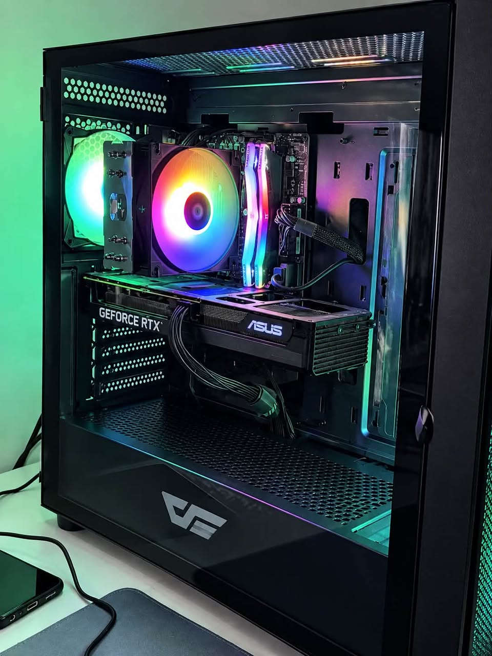 سلام عليكم شباب تجميعة للبيع 
تواصل خاص او اتصال ***********

• CPU: Intel Core i5-14400F Tray

• GPU: ASUS PRIME RTX 5060 Ti 16GB 3-Fan 

• M.B: MSI PRO B760M-E DDR5

• RAM: T-FORCE 16GB DDR5

• Storage: WD M.2 NVMe 1TB — سرعة 
5200MB/s

• PSU: GameMax 650W

• Case: DarkFlash DF2100 White — 4 Fans

• Cooler: DarkFlash U400 Black
