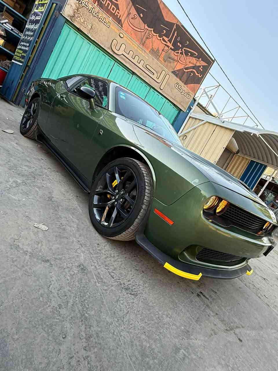 السلام عليكم
جالنجر 6 سلندر 2021 sxt
مواصفات السيارة معروفة    
بصمة ابواب وتشغيل
تشغيل عن بعد
شاشه كار بلي صغيرة 
كشن كهرباء
عليها سوارات متغير بالمازدات
كاملة وجاهزة 
كير ومكينة كفالة
ماشية 72,000mi
 صدر امامي وخلفي جديد
السيارة جاهزة وما ناقصها لو برغي
حادثها جاملغ عكس السايق وبنيد
وبالعراق بيها صبغ جاملغ خلفي جهة السايق
يعني ٣ قطع صبغ

راسلني ع الواتس اب ادزلك صور الحادث
مكاني بغداد
السعر ١٦٠ وبيها مجال بسيط حك الجية

***********

نص مكتوب في الصور:
- العراق ***********