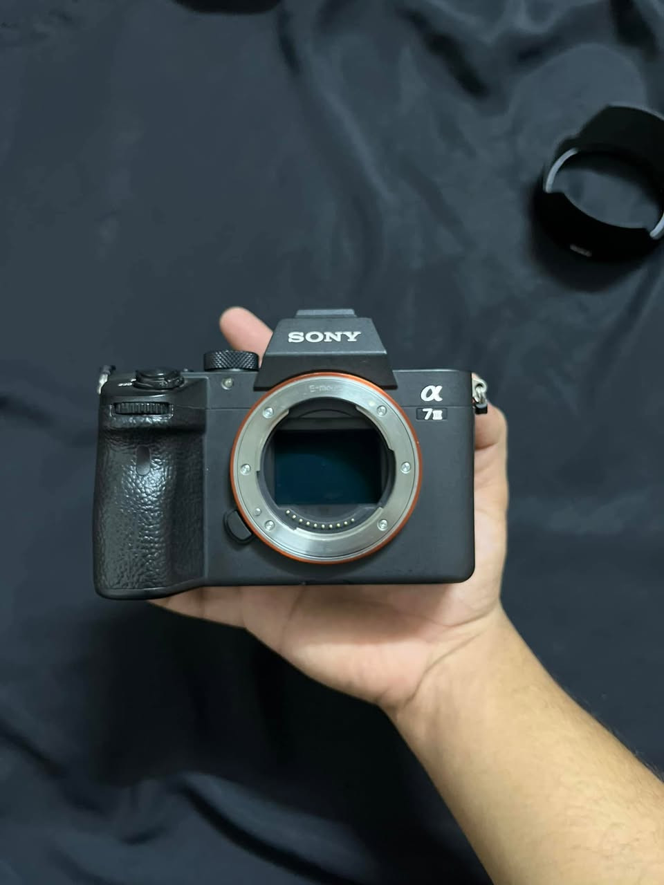 للبيع سوني a7iii استخدام قليل مع عدسة ٢٤_٧٠فتحة ٤ 
 شترها اقل ال ٤الاف 
كامل الملحقات وياها وكلشي موضح بلصور 
بطارية عدد ثنين اصليات 
رام ٦٤
رام ٣٢
هود عدسة وجنطة عدسة وكارتونه عدسة 
جنطة للكامرا وملحقاتها 
حزام كامرا  
كل الموجود بلصور يجي وياها 
السعر مليون و ٨٢٥
مكاني بغداد 
***********
