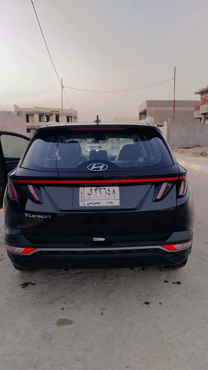 السلام عليكم
توسان موديل ٢٣ وارد امريكي 
الشكل الجديد 
محرك 2500
هزه وفحص ترقيم جديد بغداد 
حادث قطعة وحدة ربع  جاملغ جهة السائق
   ايرباكات سليمة 
شاشة كبيرة 
رادارت جانبي امامي خلفي
بصمة
لايت زنون 
اوتو بريك
لدات امامي
صندوق كهرباء
تبريد امامي خلفي قطعتين
نظام اوتو ستوب الازدحام
نظام تحديد مسار للسياقة
 الألكترونية
توقف ذاتي 
إطفاء ذاتي 
تشغيل عن بعد 
شحن واير ليس
تحكم استيرن كل الجهات
ثلاث أنظمة قيادة 
سبورت / نورمال / سمارت
بلوتوث + اوكس + واي فاي
مانع انزلاق + كروز سرعة
اشاير بلمري + سايد بريك 
تحديد مسار +  ويل كب كروم تدفئة بالكشنات
كشن الساىق كهربائي 
 واكو بعد مواصفات أخرى 
سبير الشركة كتلوكات الشركة موجوده 

مكان السياره كربلاء 

 السياره رقم بغداد مشروع وطني
الاتصال ‏‪***********‬‏
