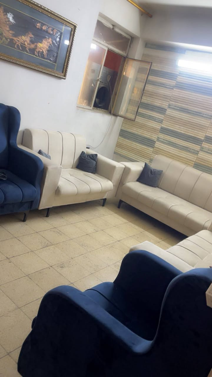 بدل ما تشتري بالزراعي اخذ هاي الشقة طابو بسمك وارخص من الزراعي ..غرفتين وصالة مع مكيف وندوز شغال.. يحتاجلها شوية ترميم في مجمع 6 خلف مدينه الالعاب ..موقع ممتاز قريبه جدا على الشارع العام وقريبه من المدارس والمواصلات 
*********** يتوفر واتس اب ومازنجر
