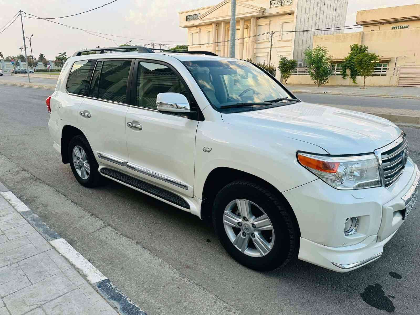 لاندكروزر VXR • ٢٠١٤ • ٢٤٠ الف