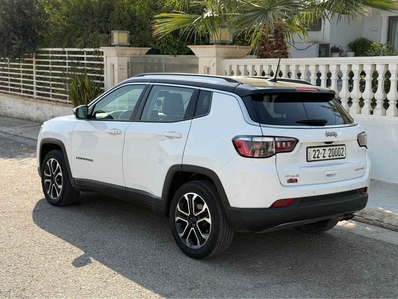 Jeep compass Limited 2022
فول مواصفات للأخير عدا الفتحة ماشيه 79 الف فقط
• المحرك والأداء: محرك 2.4 لتر 4 سلندر، بقوة 180 حصان، وعزم دوران
حوالي
• ناقل الحركة: أوتوماتيك 9 سرعات (دفع رباعي 4x4).
• التصميم الخارجي: سقف أسود بلادي (توين كلاور)، لايت زينون/ليد، ويل
كروم
• المواصفات الداخلية والتقنية: شاشة كبيرة (10.1 بوصة) تعمل باللمس، نظام آبل كاربلاي/أندرويد أوتو، كشنات جلد (تدفئة/تبريد)، تشغيل عن بعد،
بصمة.
• الأمان: رادار أمامي وجانبي, حساسات خلفية، كاميرا، وسائد هوائية متعددة.+فور ويل يعني دبل اكسل بعد وهوايه مواصفات بيها سياره مكفوله من اي نواقص كله بشرط ضرر كلش خفيف فقط بونید و جاملغ اماني من جهة سكن  بدون اي ضرر داخلي كله بشرط السيارة جديدة بمعنى الكلمة كلش نظيف وبالواقع  بعد احلى من الصور وجاهزة 100%
مكانها اربيل رقم تلفون *********** بي واتساب أربيل, العراق
