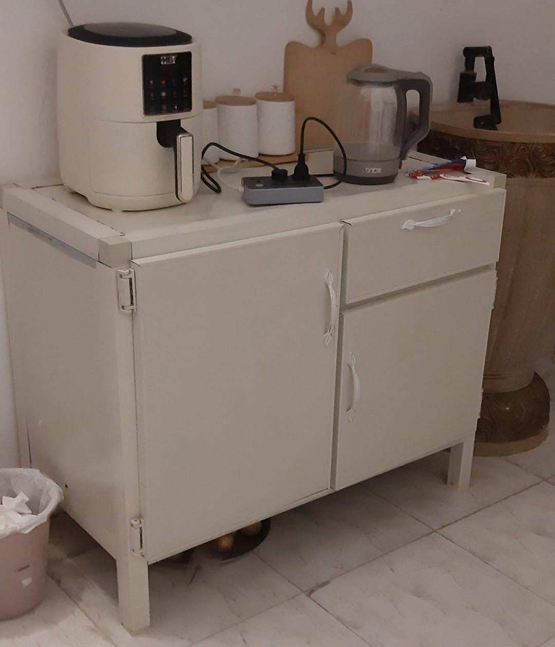 للبيع مكانه بغداد نظيف واستعمال قليل ٣ قطع سعره 120
