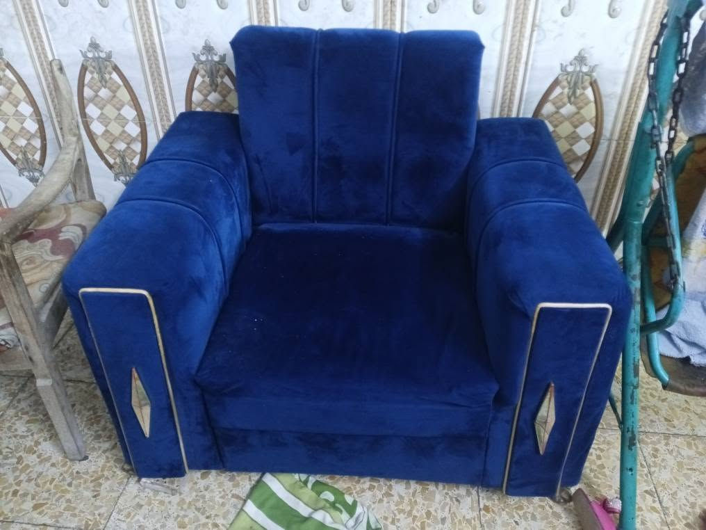 طخم قنفات سبع مقاعد بس الرجل اللي يكعد عليها الطخم كم وحدة طاكة للبيع مكاني حسينية الراشدية 
*********** بغداد, العراق
