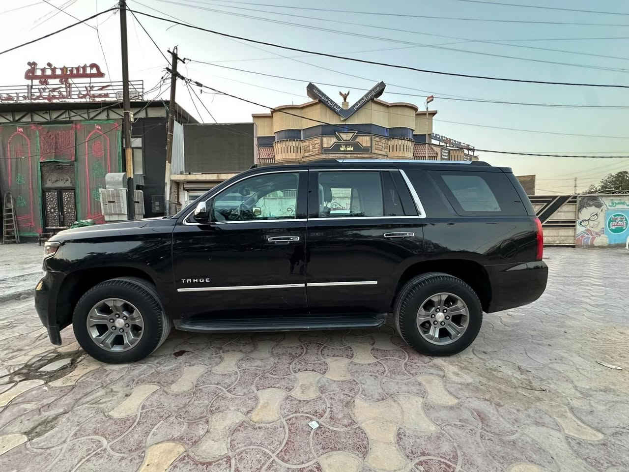 تاهو 2019 وارد امريكي
مواصفاتهه :-
لون اسود ملكي 
كشنات كهربائيه جلد Vipمنفصله
تبريد ثلاث قطع ثلج 
تشغيل عن بعد 
خزن ميموري 
داتشو 
جنطه كهرباء
يدات كروم 
حساسات اماميه وخلفيه 

المحرك 5300cc.  V8
المحرك والكير بحاله ممتازه جدا 

تخم تاير جديد ✅️
ادامه كامله للمحرك ✅️
حداديه السياره جديده ✅️
***********
