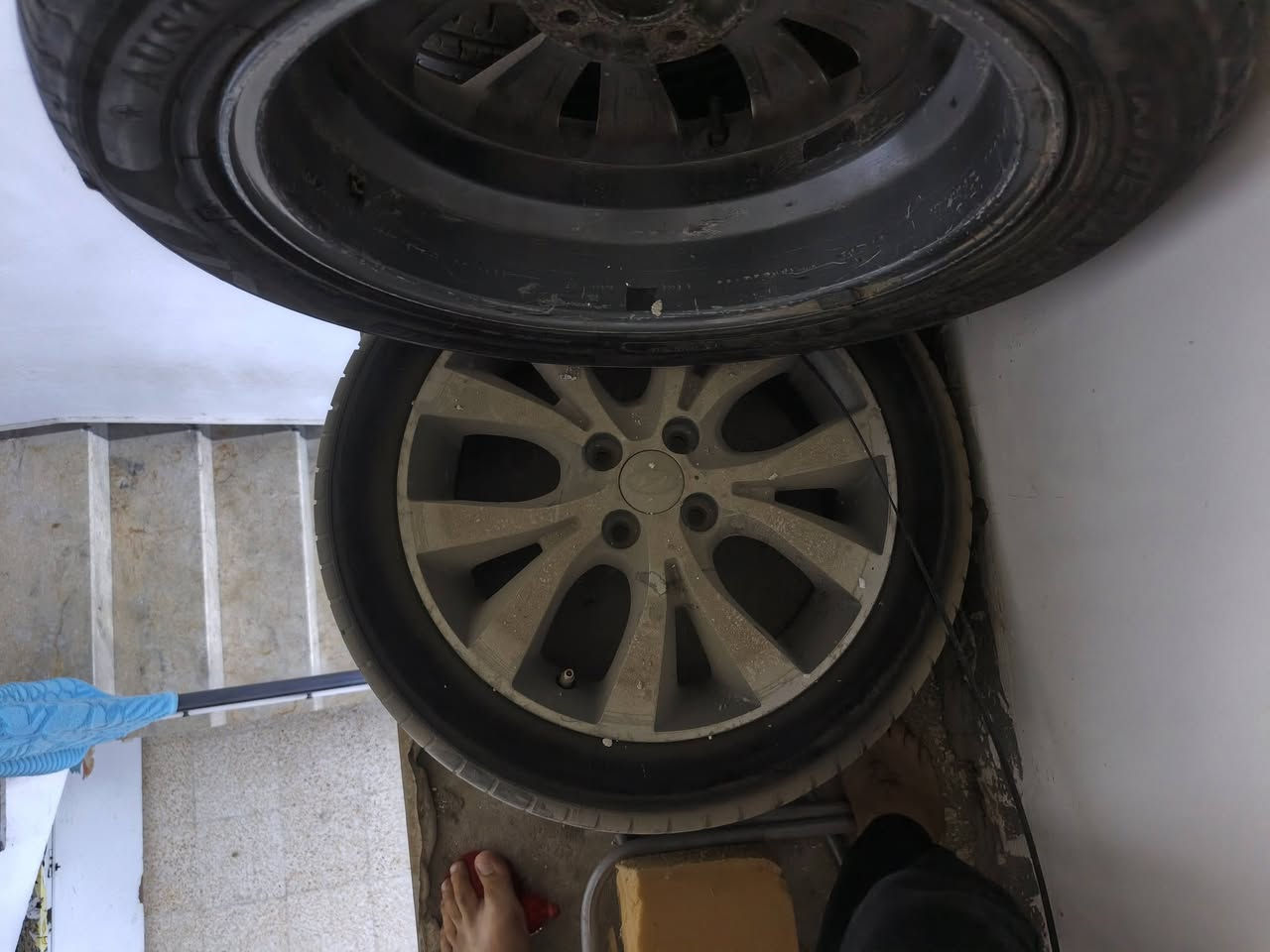 ويل كب اكسنت عدد 4  مع تايرات نضافه 80 بالميه حجم 16/205/50  السعر 300 الف مكاني بصره ابي الخصيب كوت ثويني  ***********
