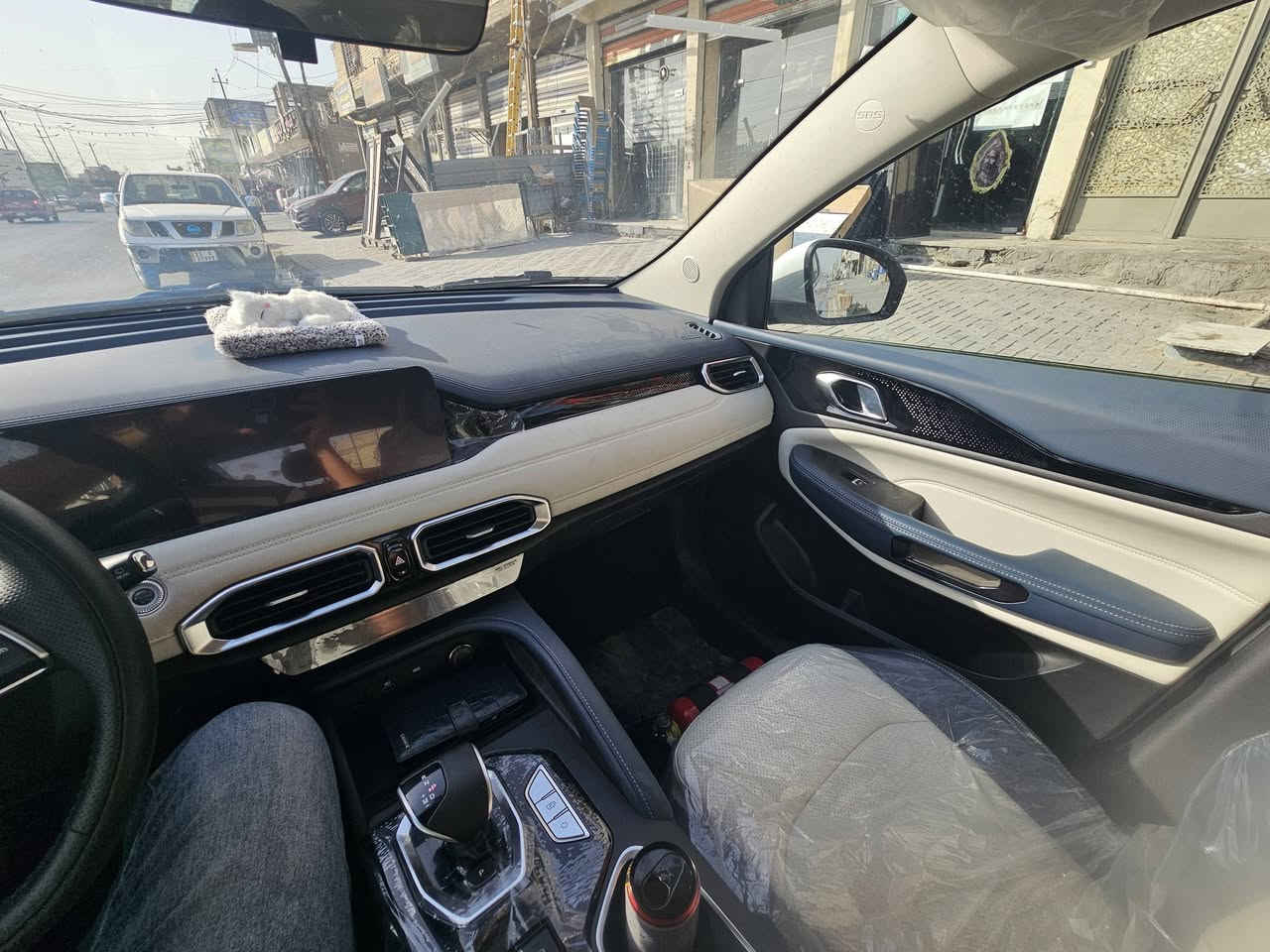 جيتور ٢٠٢٦ x50 للبيع ماشيه ٦٠٠ كيلو يعني زيرو مرقم بغداد بااسمي تحويل ثاني يوم السياره بعدها بلجيس فول مواصفات ضمان شركه تحكمات يدويه وصوتيه تبريد ثلج لون ابيض اشتريتها قبل ٤ اسابيع تشغيل عن بعد مانع انزلاق بانوراما حساسات خلفيه واماميه كامره اربع جهات سياره حيل نضيفه
الداخل مالتها نيلي وبيجي  ورزنه بشارع ومرتبه شراي يراسلني خاص
السعر ٢٤ مليون وبيها مجال 
سبب البيع عندي ظروف صارت
