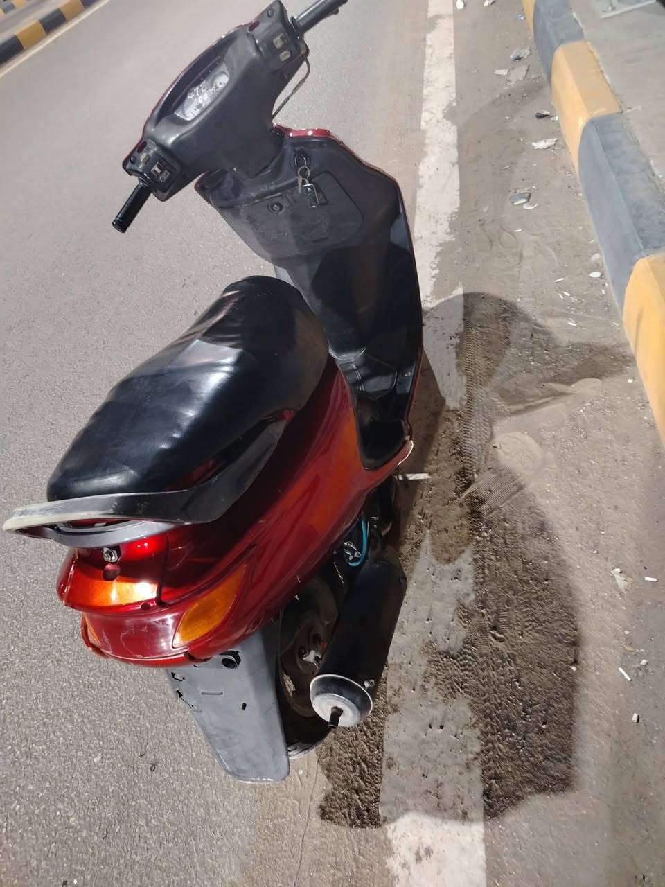 السلام عليكم دراجه فراشه نثيه نظيفه كلش مفتوحه تجفيت جديد 
كلشي ماناقصها تشتغل سلف هندر كلچات جدد قايش جديد تاير جديد 
كهربائيات شغاله نهضتها حلوه سعرها 350 
مكاني ديوانيه مركز 
*********** 
بي واتساب
