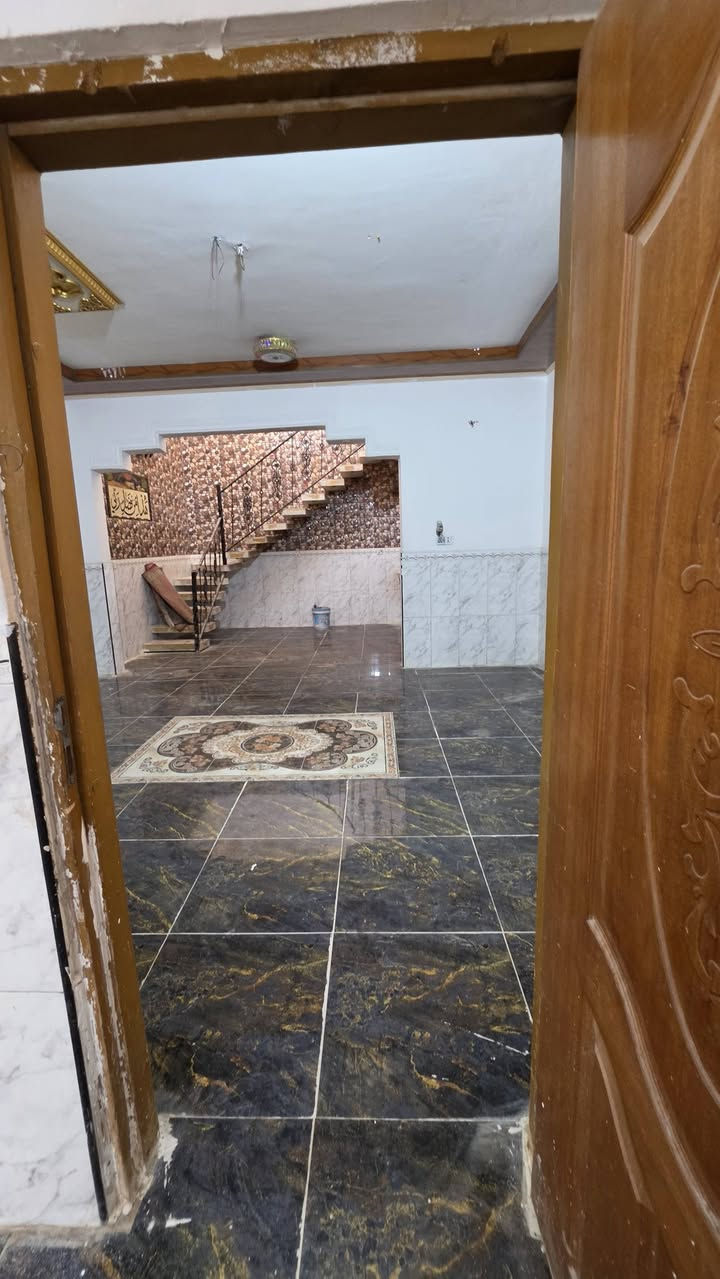 سلام عليكم  بيت ل ايجار 150متر    تفاصيل ال بيت. 2 غرف نوم  صاله  ستقبال   و مثل ما موضح بل صوره بيت  مرتب
مقايبل قريه  الغدير  يبعد عل شارع 200  متر +شارع  مالته تبليط 
  رقم الهاتف ***********
سلام عليكم  بيت ل ايجار 150متر    تفاصيل ال بيت. 2 غرف نوم  صاله  ستقبال   و مثل ما موضح بل صوره بيت  مرتب
