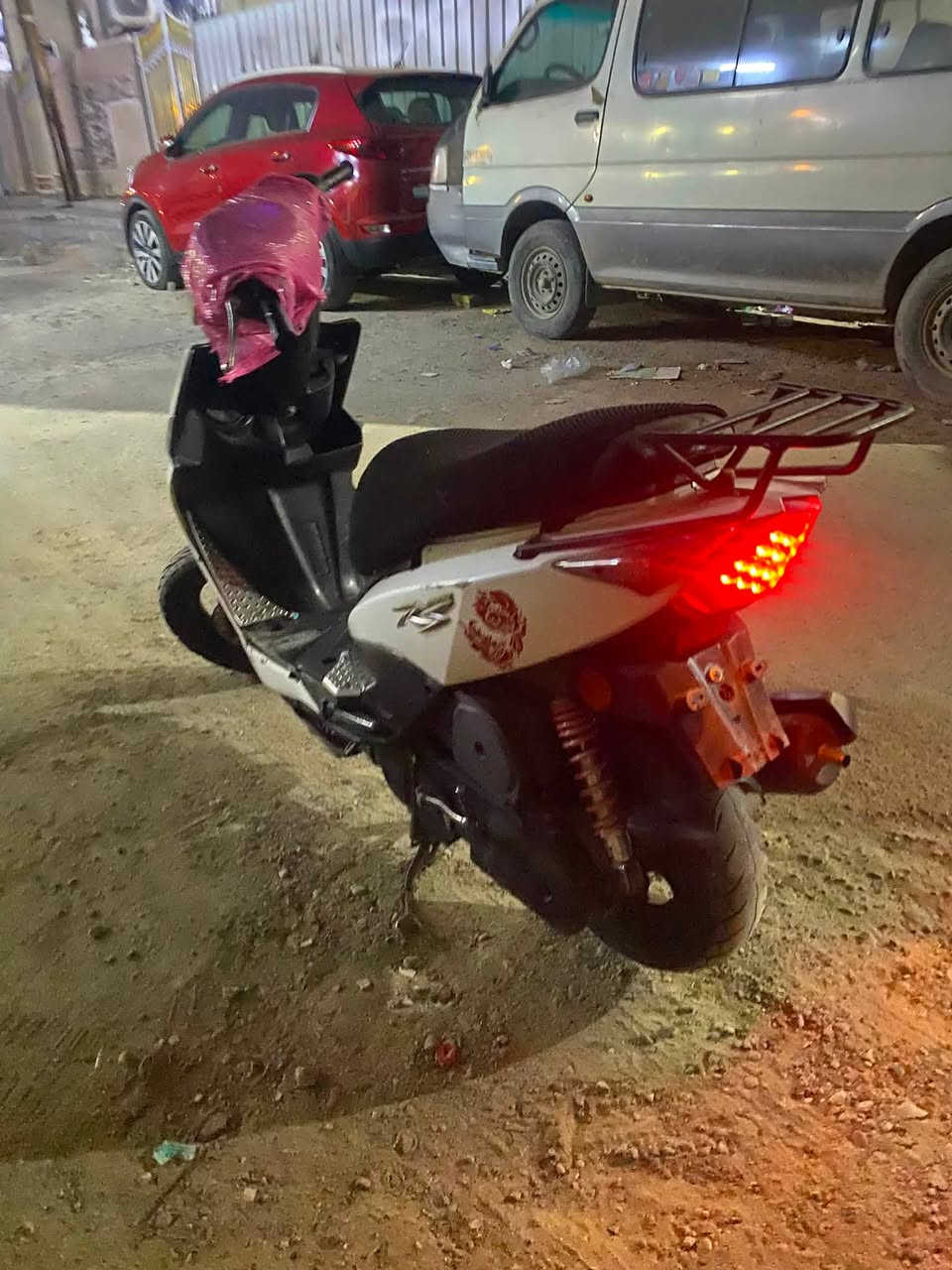 للبيع ماكس ١٢٠ مضلع حديث طلاعات دراجة ناعمه مكينه خرسه لاتنقيص لا تبخير  يرادلها ترتيبات بسيطه كفرات ختم واحد بس بيهن فطور جهت اليمنه لسعر ٥٥٠ وبيها مجال مكانه الشعب 
***********

