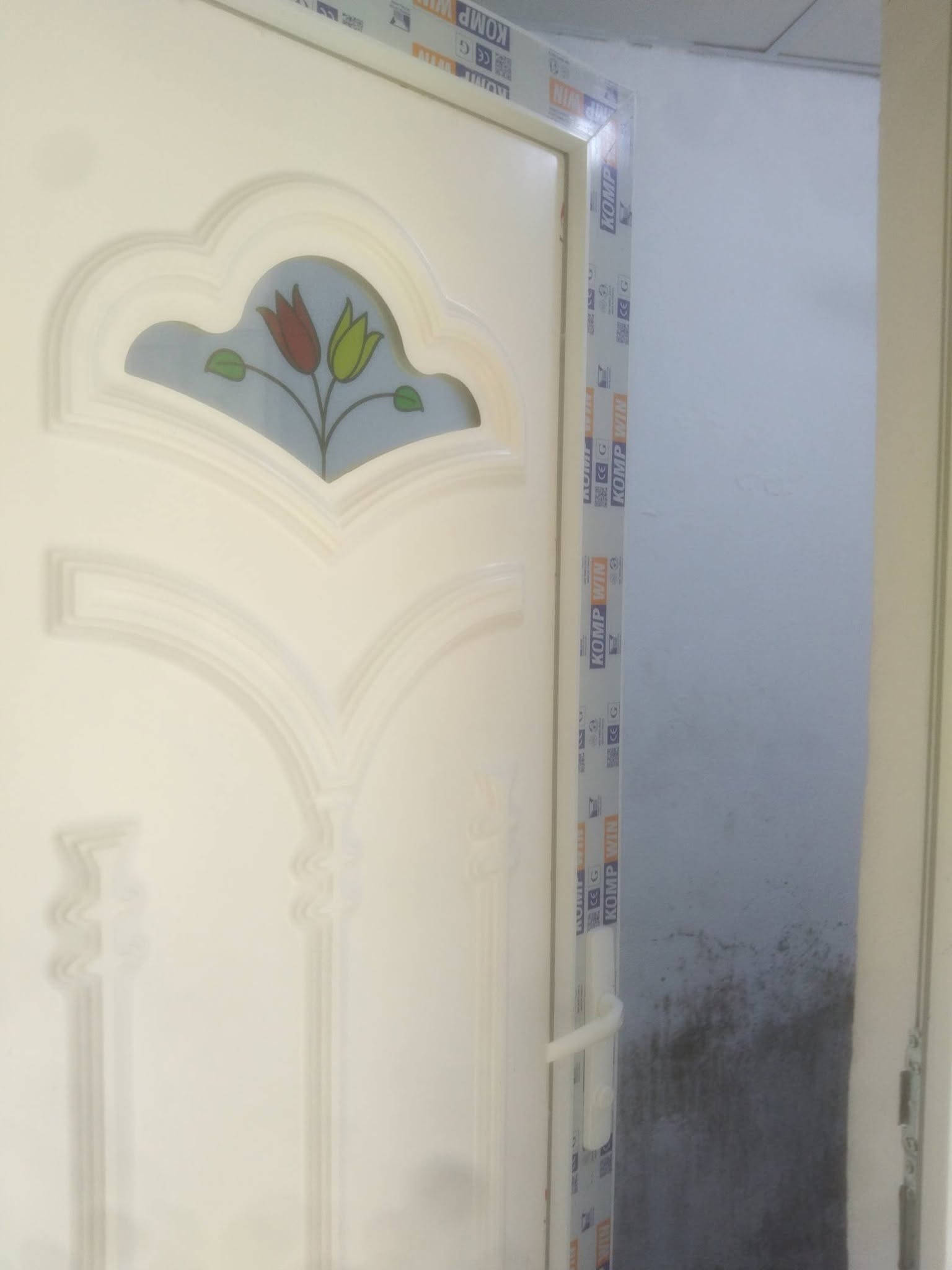السلام عليكم مشتمل للاجار طابق اول غرفه وصاله مساحه ٧٢ متر الرساله الثانيه قرب افران العنبكي السعر النهائي ٣٥٠ الف للاتصال ***********
