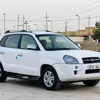 توسان موديل 2007 رقم مميز  السيارة بيه رشات صبغ.  اثر تقشر مكينه2000كي...