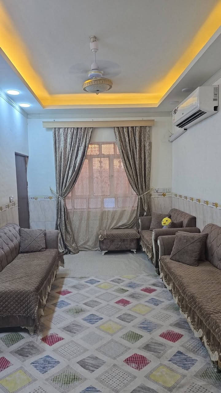 السلام عليكم بيت 100متر طابقين بناء جديد طابو صرف بسمي بيت كامل على اخر حبايه مابي نقص موقع ممتاز ثالث بيت عن الشارع ملحق المعلمين مقابل حي القادسية السعر 140 اتصال *********** يرهم مرواس
