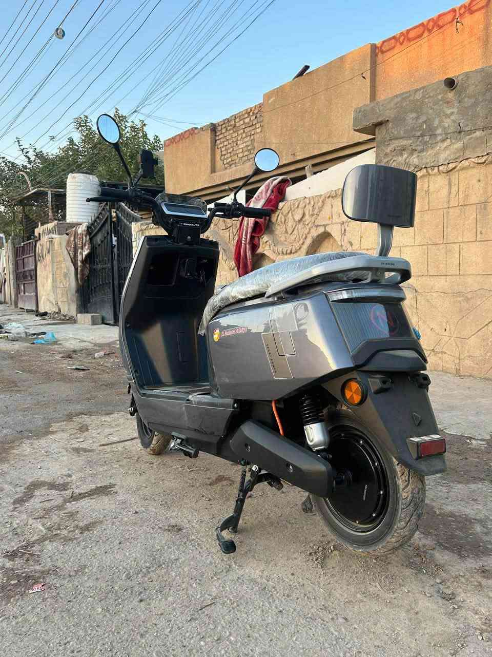 السلام عليكم
دراجه شحن شركة الجوهره البحريه
مديل 2026 بعدها ب ظمان مالتها 
-بطاريات عدد 6.  35أميير
-نظام R
-نظام P
-سرعات3
-لايت زنون عالي ناصي+دبل اشاره
-السعر750
العنوان/بغداد ابو غريب حي الشهداء
واتساب/***********
