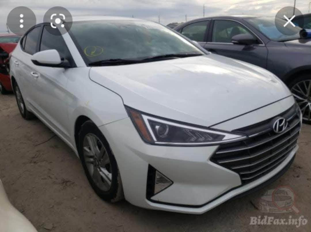 سيارة نوع : Elantra
السياره نضيفة جداً وحالتها ممتازه
ماشية :30000
مكاني : بغداد 
الرقم : ***********
السعر : 137 ورقه وبيها مجال بسيط
