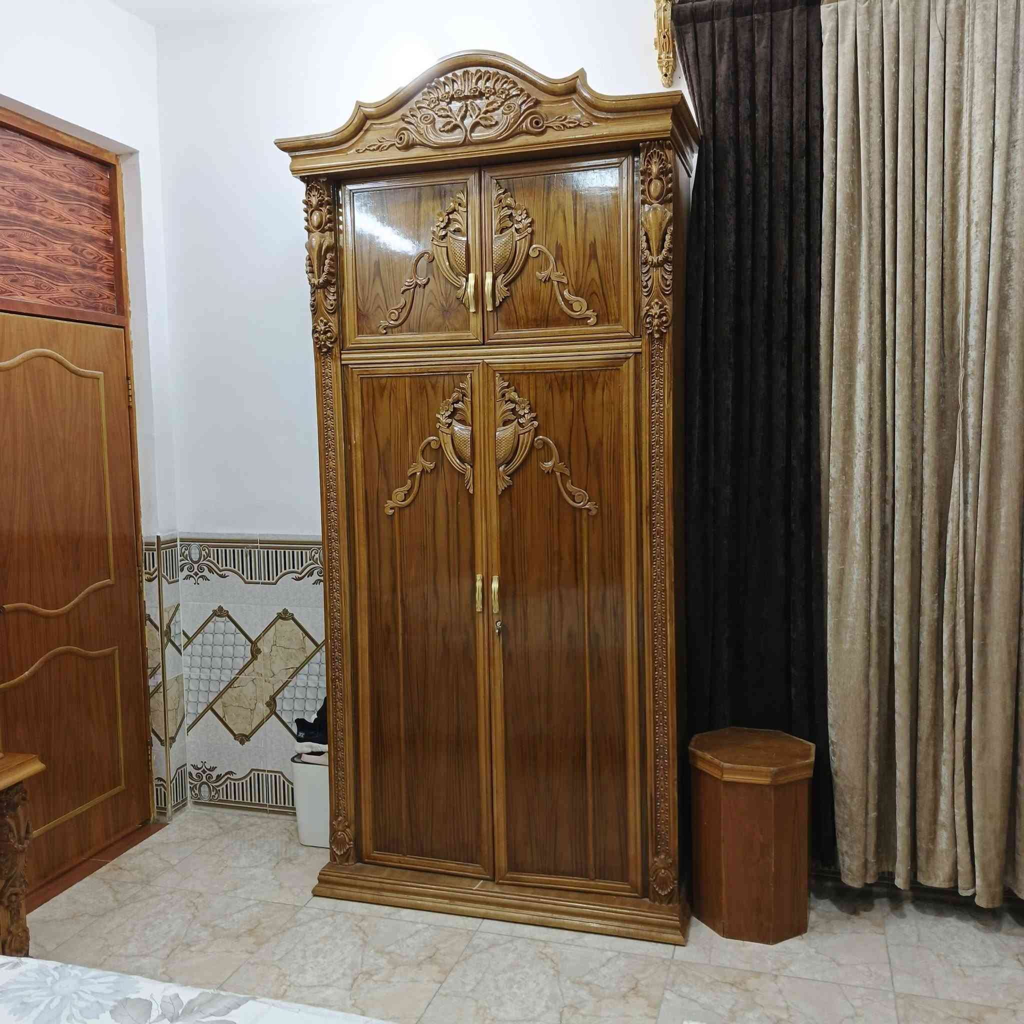 السلام عليكم اثاث  مستخدم لل ب ي ع المكان  الطارميه حي الفارس شارع السكلات خلف معارض حجي وليد  السيارات قرب جامع الصديق  للاستفسار خاص او ع رقم الهاتف***********    ؟***********
