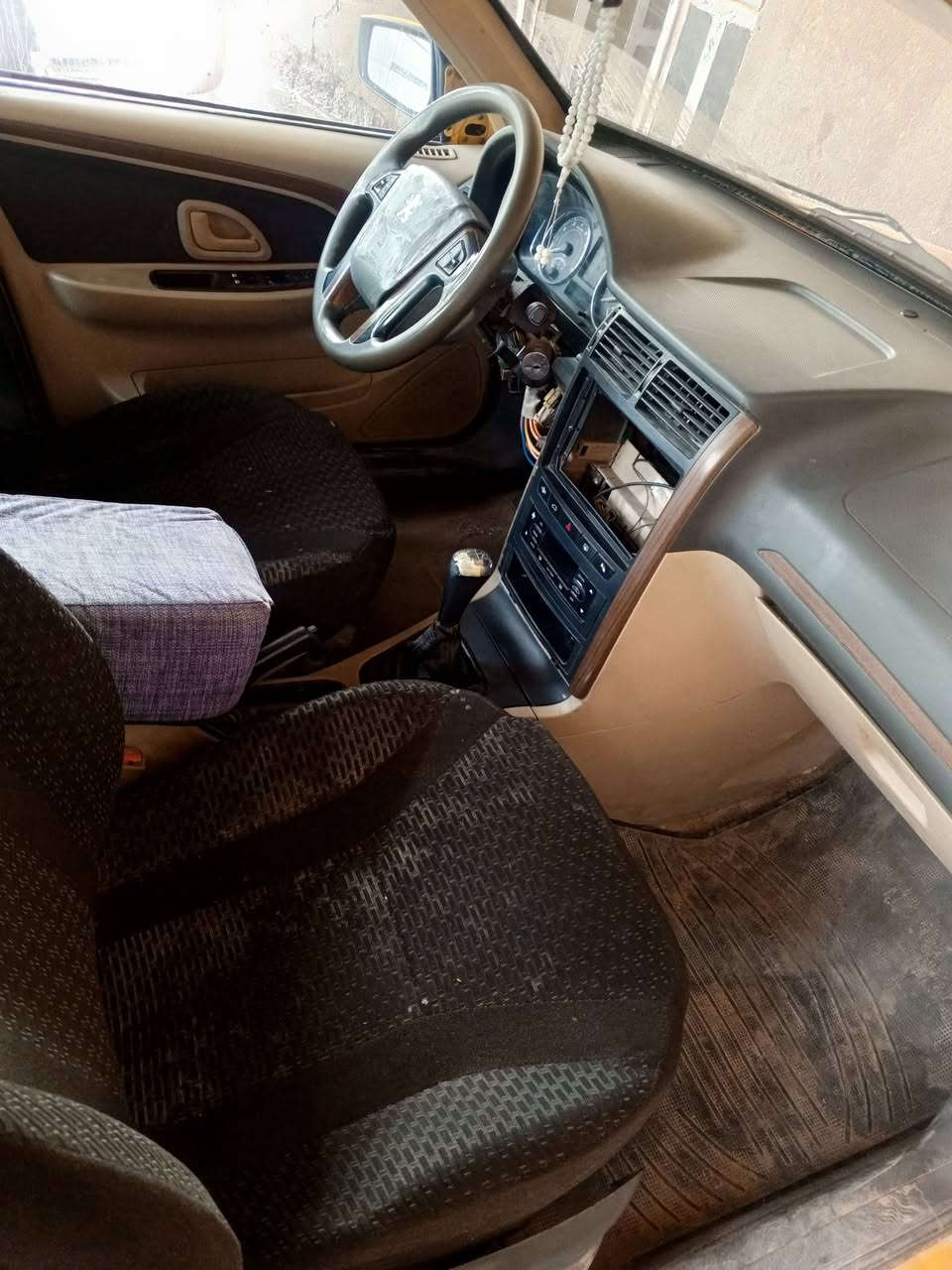 سلام عليكم بيجو بارص موديل 2018 بدون رقم معامله كامله بس ستلام رقم بيه طقخه بلبجم معمره مصبوغه حزام بيه خمس قطع مبدل سعر40$//بيه مجال ***********
