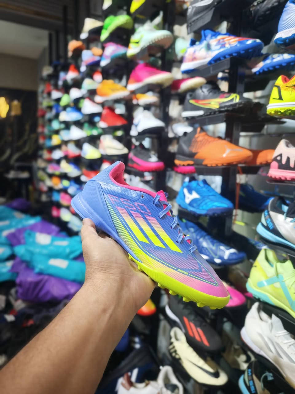 🔥 وصل الجديد إلى محلات الجوكر! 🔥
أحذية محبة بالة أمريكي، أصلي 100% 🇺🇸👟
✨ أحدث الإصدارات
📏 القياس: 42
💯 جودة وأصالة مضمونة
إذا تدور على الموديل المميز والجودة العالية، الجوكر وجهتك 😎🔥
📍 زورونا في محلات الجوكر – بغداد / الحرية الأولى – باتا
📲 للطلب والاستفسار عبر الواتساب: ***********
#محلات_الجوكر #أحذية_أمريكية #
