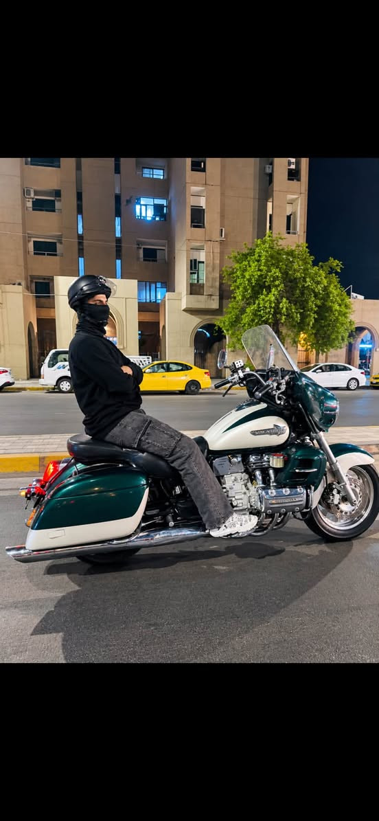 سلام عليكم دراجة  هارلي فالكيري 1500 …. 6 سلندر دراجة عليهة تعديل بل كامل دراجة هجومية قوية كلش دراجة بيهة خانة من لخانات ليمنة فقط دخانة خفيفة كلش تجي وتكطع لدراجة سعرهة بسعر لماي ب 23 ورقة قفل ولي ما يعرف بسعارهن روح شوف اسعارهن بسوك بيش وتعال علق ولي مو شراي لا يتعبني فدوة اروحلكم حبايب مكان بغداد زعفرانية اي ستفسار اخر تصل ***********🤍

نص مكتوب في الصور:
- Meta AI