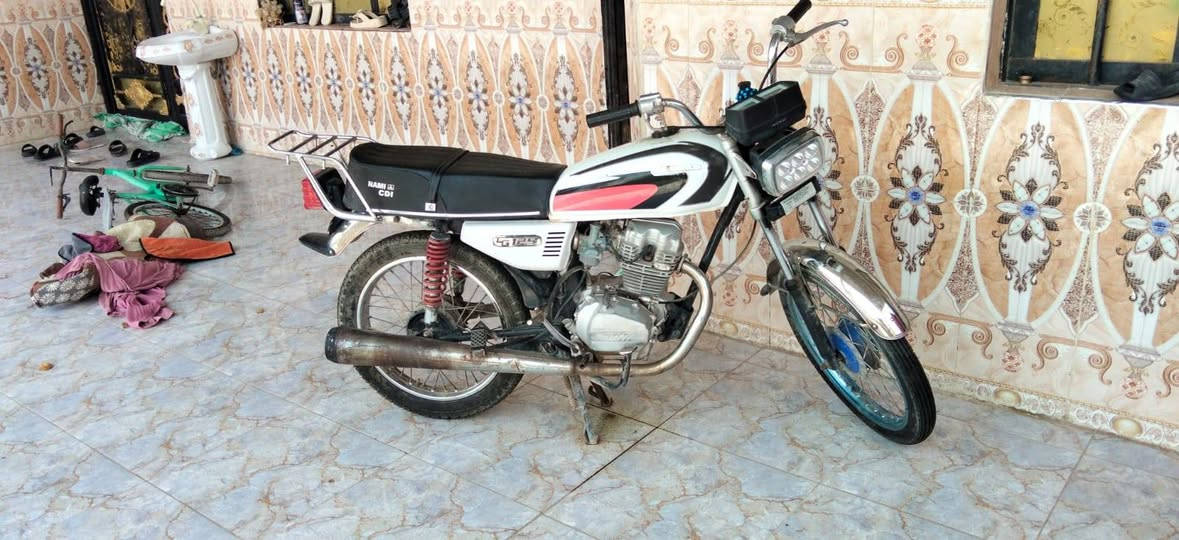 السلام عليكم دراجه للبيع ادوات دراجه ما مفتوحه مكينه 
انيرجي السعر 350 وبيه مجال المكان ابو الخصيب  السمده 
***********

