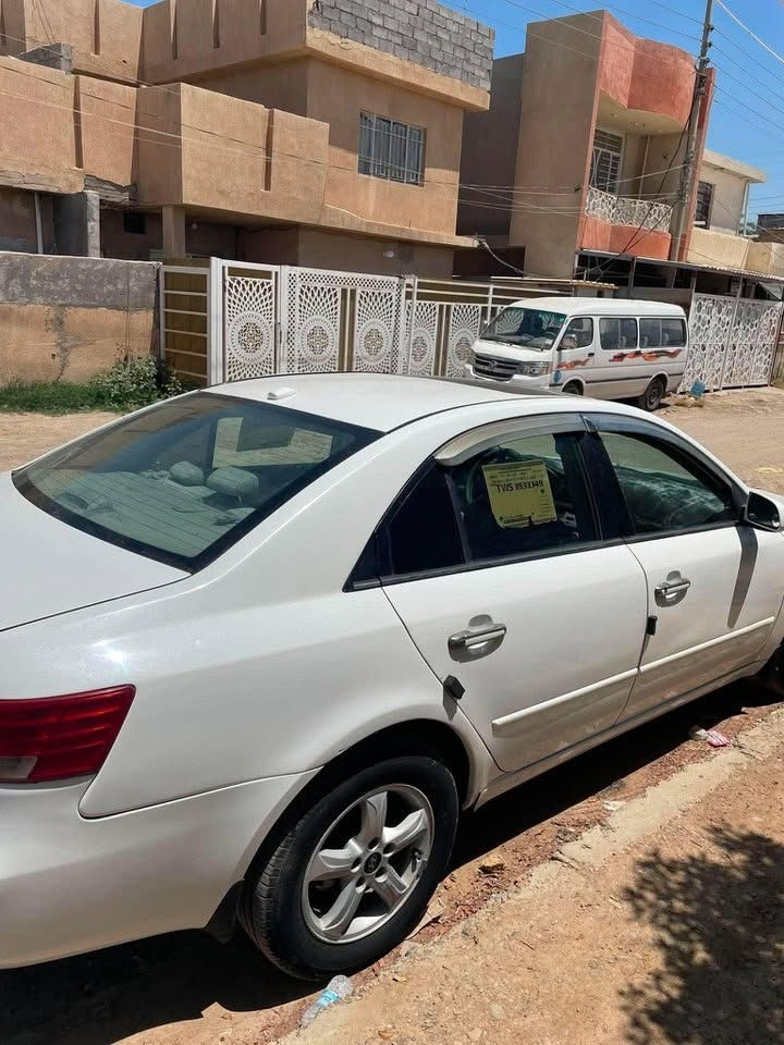 السلام عليكم 
سوناتا 2008 وارد امريكي
باسمي الرقم الانكليزي بغداد ومميز
 تحويل ثاني يوم
 محرك 6 سلندر 3.3
بيها منظومة غاز سعة 80  لتر
مواصفات السياره✅✅✅✅
 فتحة سقف سيارة مال جناي 
محرك وكير وكهربائيات كله مكفولات

حادثها بامريكا الجاملغات اليمنة الخلفي والامامي
 حادثها بالعراق شوية من الجاملغ جهة السايق يصلح بارد والدعامية اثر حادث دراجة 
السيارة مصبوغة عام جمالية اثر تكشر
 صبغها ابيض صدفي 
التبريد مجرد الكمبريسر بي سيت ولف
 المكان بغداد 

السعر : 75 وبيها مجال 

هاتف:  ***********.          
. 
.
