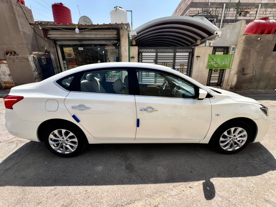نيسان سنترى موديل ٢٥ أربيل بسم شركه تحويل أو وكالة سياره جديدة جدا بمعنى الكلمه ماشيه ٨ يعني زيرو رصعتين فقط والباقي كفاله من كلشي 
السعر ١٢٧
تلفون ***********
العنوان البصره معقل
