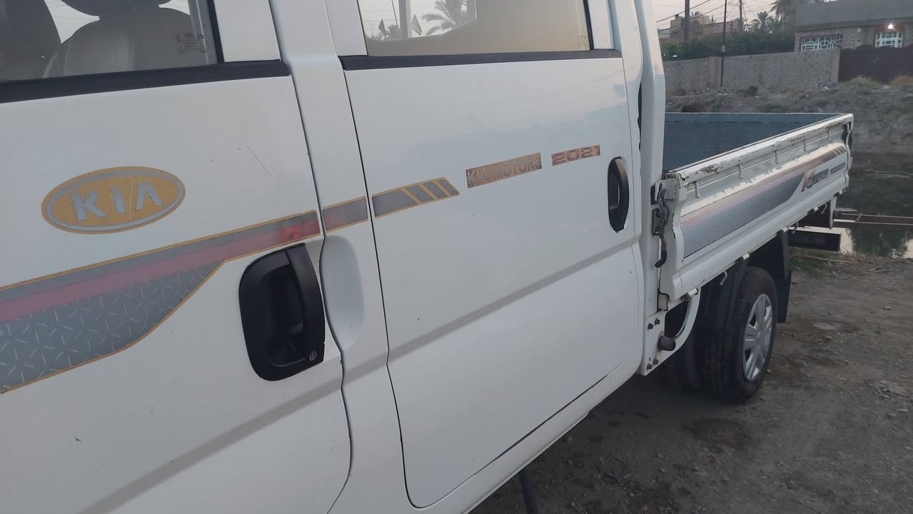 السلام عليكم 
كيا حمل دبل قماره 2700موديل  2018  رقم بابل ب اسمي مصفره ضريبه وداخله هزه جديدة السياره جاهزة من كل شي ماشية 146 الف حقيقي بدون ضربه ولا صبغ السعر 130
ل استفسار اتصال ع رقم ***********
