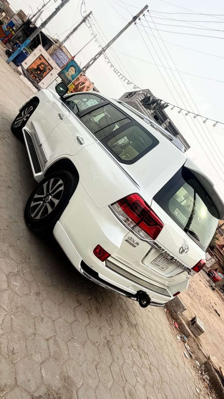 لاندكروزر V8 • ٢٠١٩ • البصرة