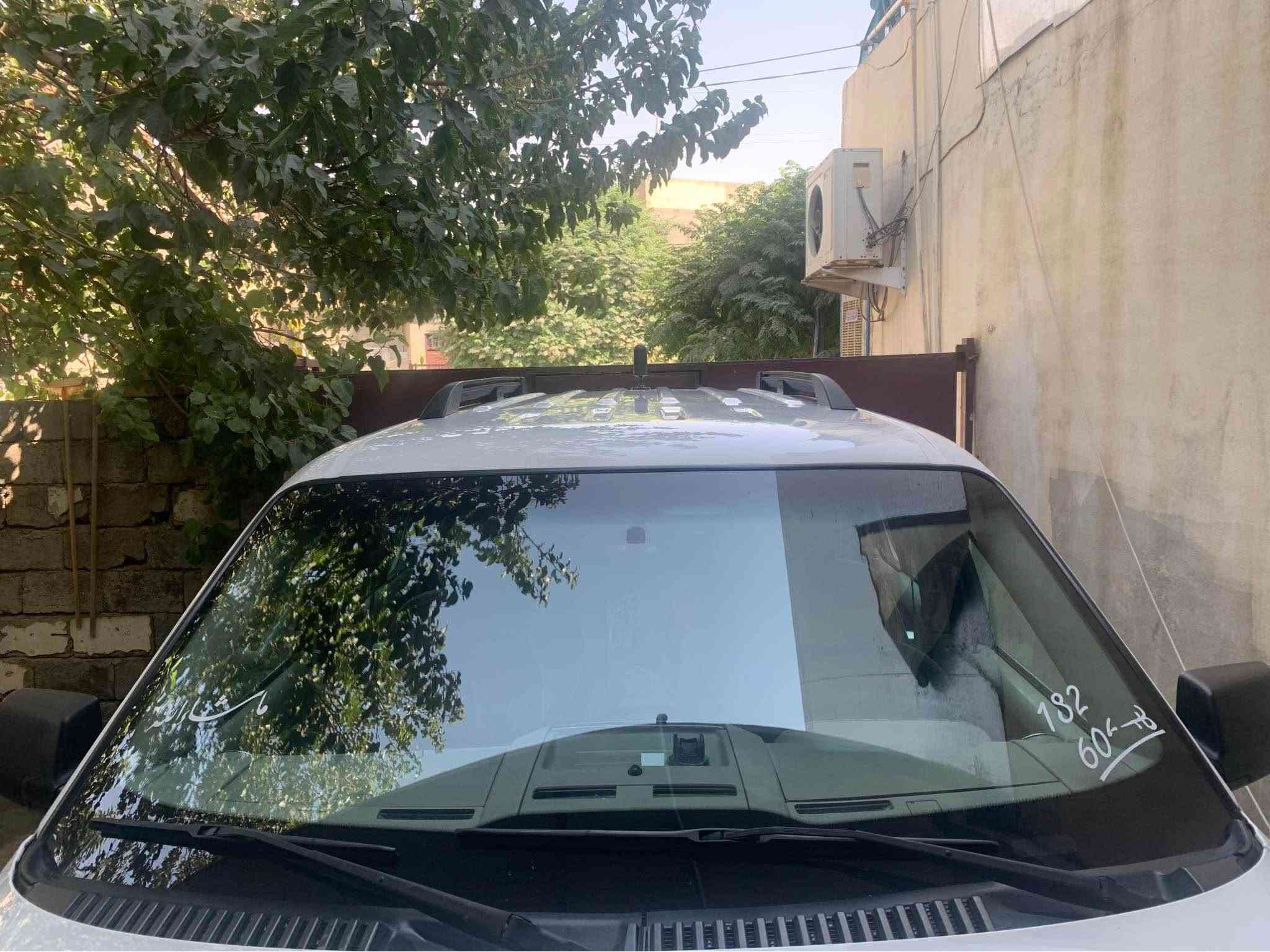 فؤرد ئه كسپلورة ٢٠٠٧ 
موسو براوة بةشةرت
كؤدى بؤراوة 
دةبل ئةكسل 
گيرومةكينةو بةشةرت

*********** رانية, السليمانية

نص مكتوب في الصور:
- 182
- 604
